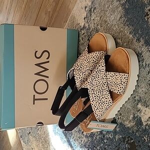 Toms Diana Crossover Flocked Leopard Sandals NWT Sz 8